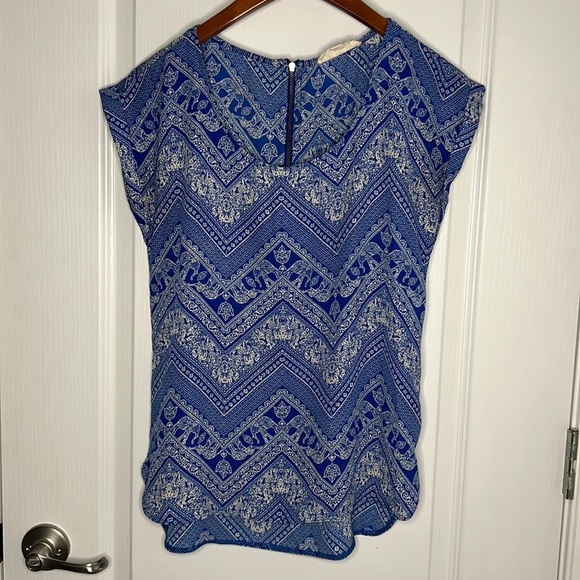 Pink Rose Blouse tshirt blue and white design small - Picture 1 of 6